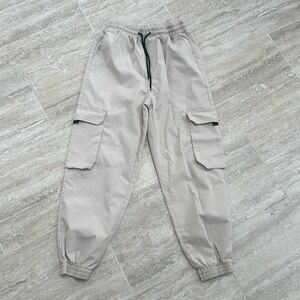 SHEIN Tan cargo pants with elastic bottoms – size medium